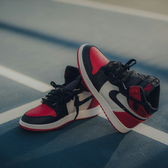 Air Jordan 1 Low noir, blanc et rouge