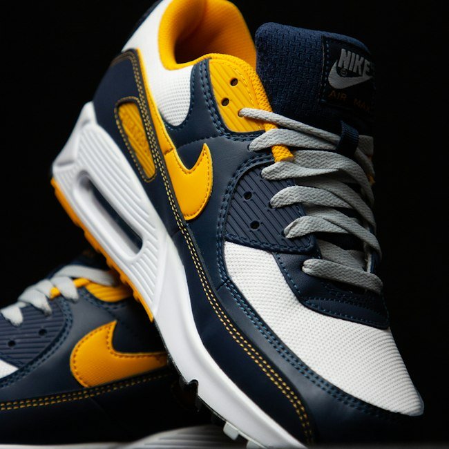 Nike Air Max 90 bleu marine et jaune